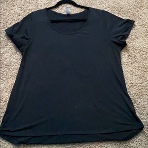 Solid black lularoe classic tee, 2x